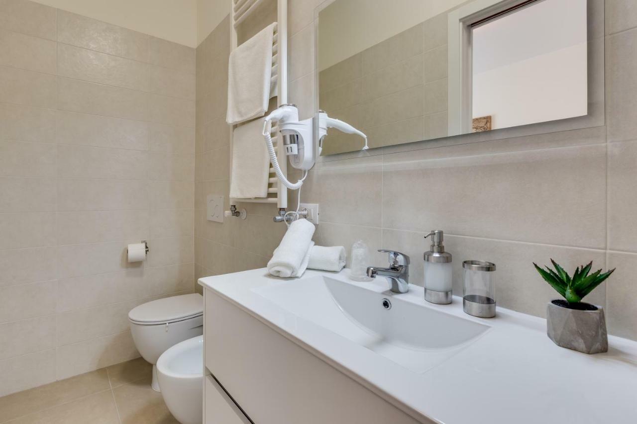 Rooms Vidar Train Station Marghera Exterior foto
